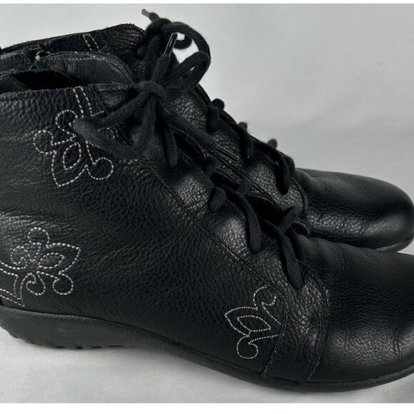 Naot Black Leather Embroidered Manga Booties Boots Womens Sz 39 US 8.5 Zip Side - Picture 1 of 6